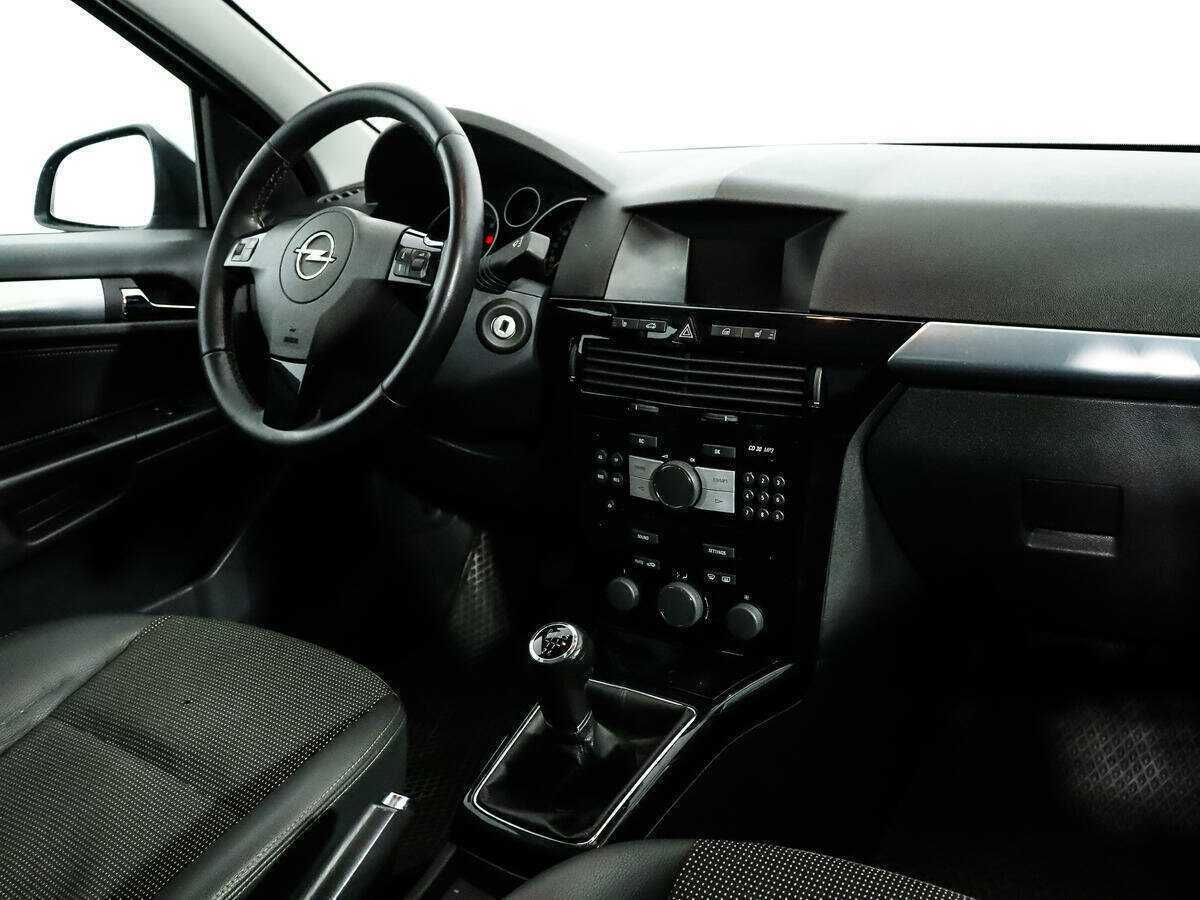 Opel Astra с пробегом — 2010 год. Фото: #12