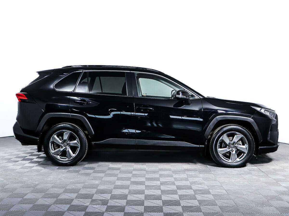 Toyota RAV4 с пробегом — 2021 год. Фото: #3