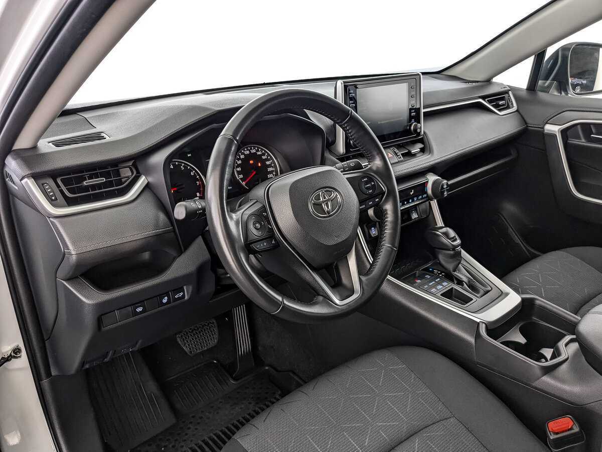 Toyota RAV4 с пробегом — 2021 год. Фото: #10