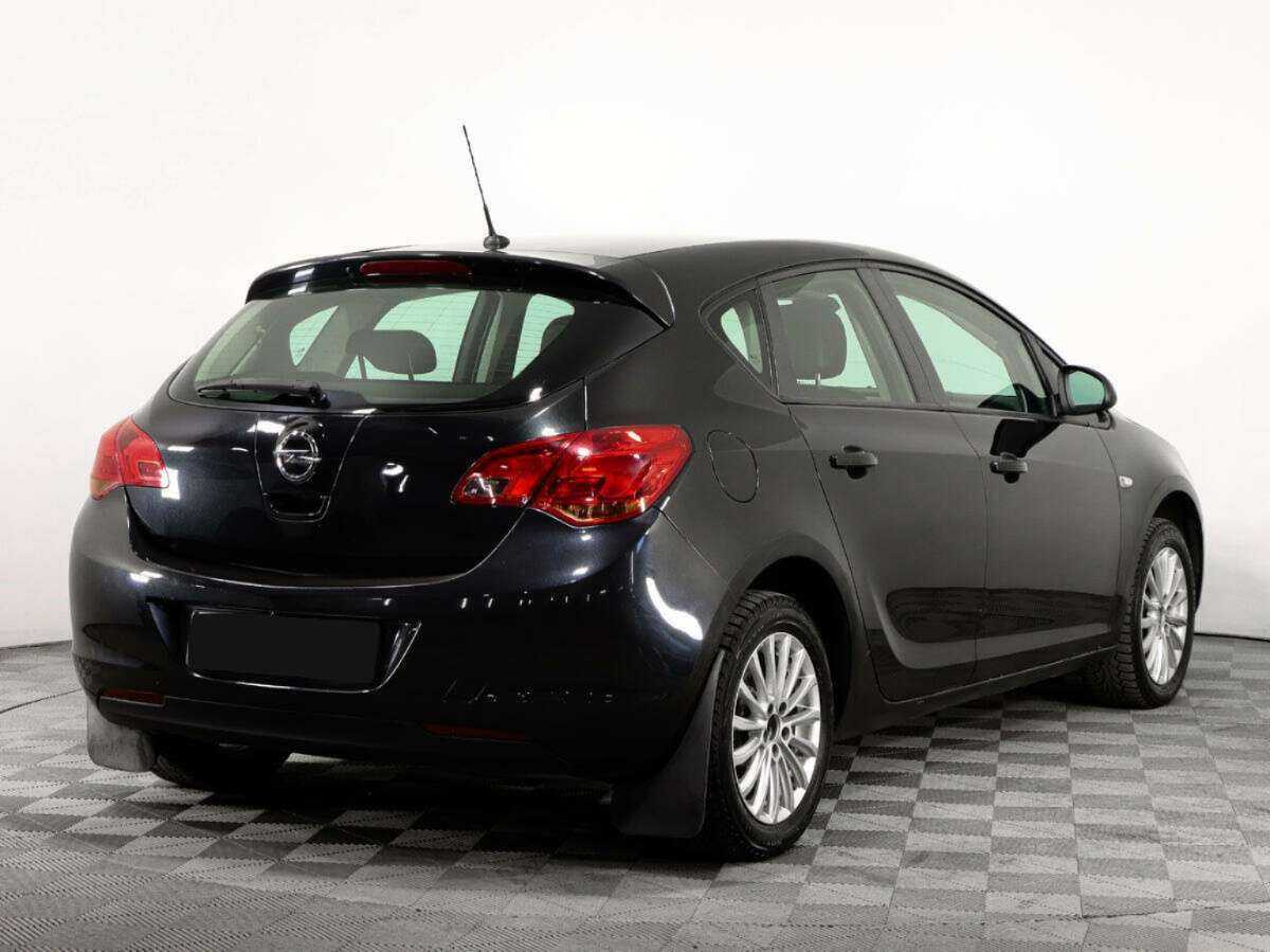 Opel Astra с пробегом — 2011 год. Фото: #4