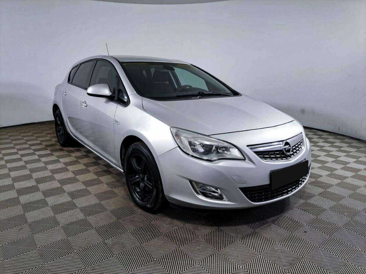 Opel Astra с пробегом — 2011 год. Фото: #2