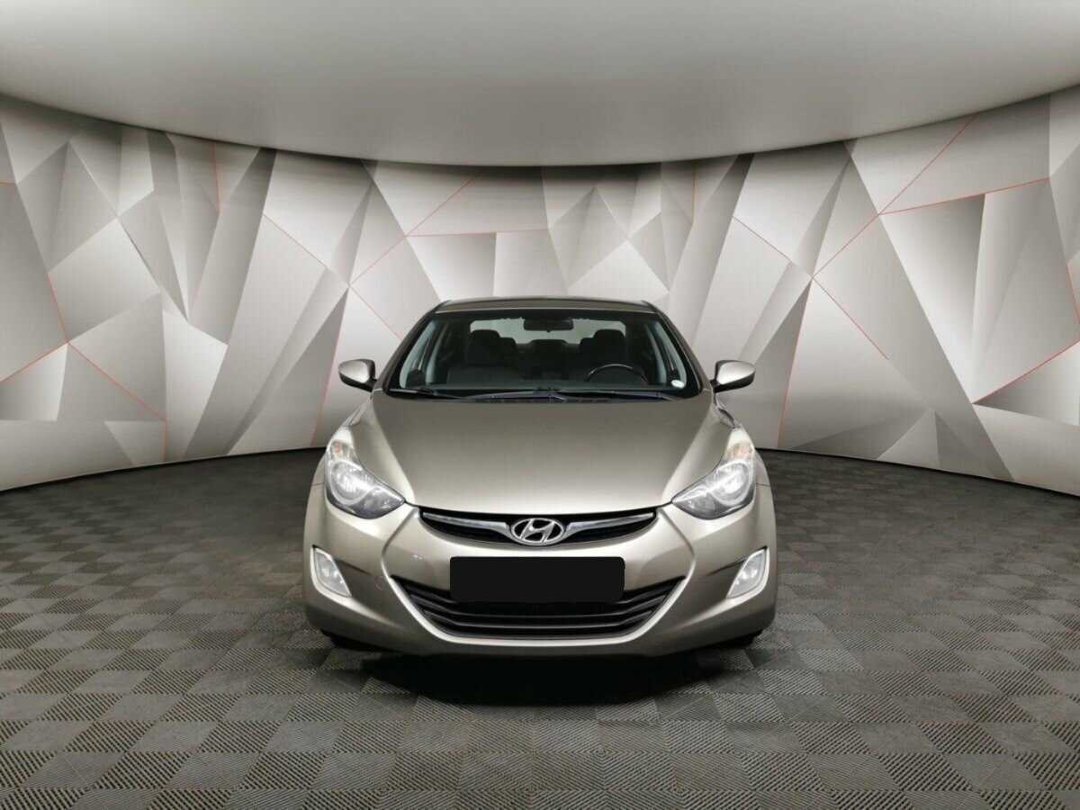 Hyundai Elantra с пробегом — 2012 год. Фото: #6