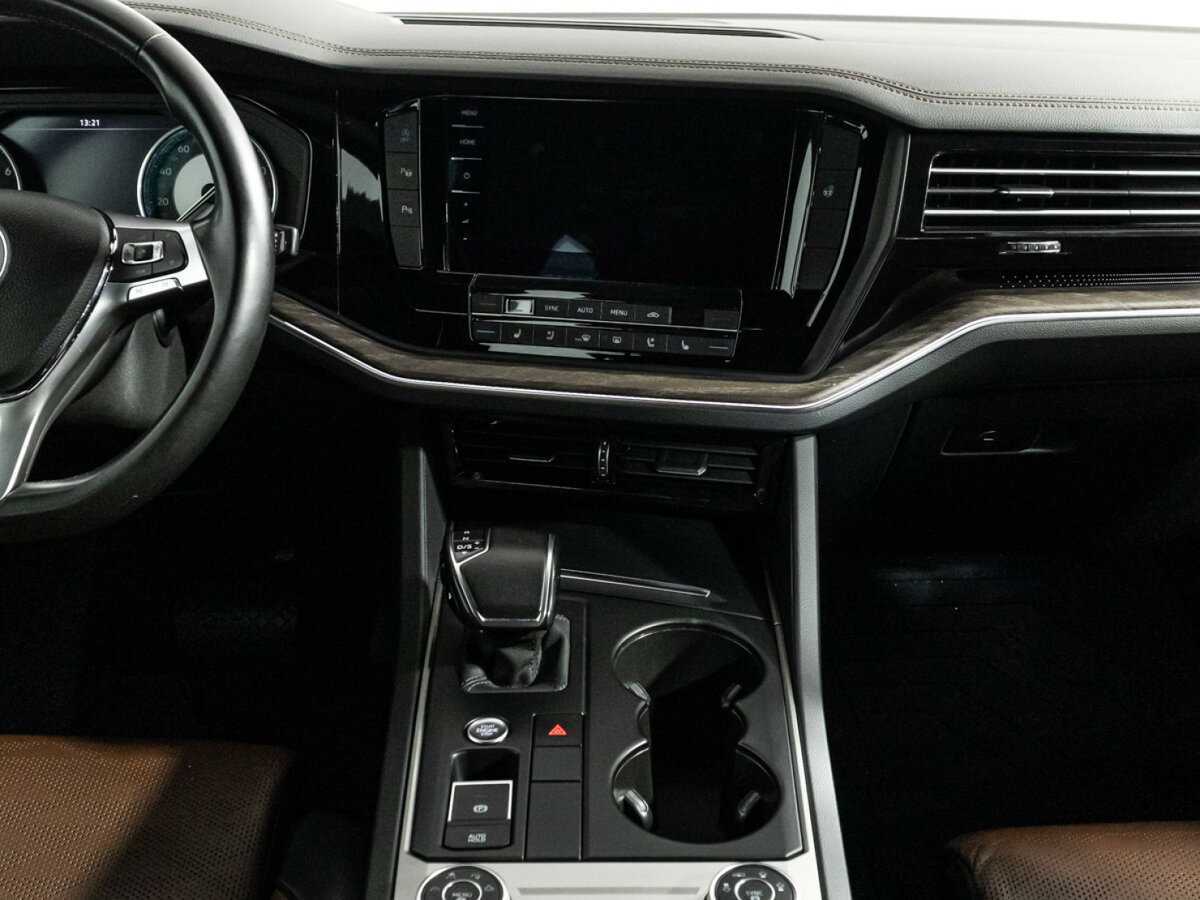 Volkswagen Touareg с пробегом — 2019 год. Фото: #13