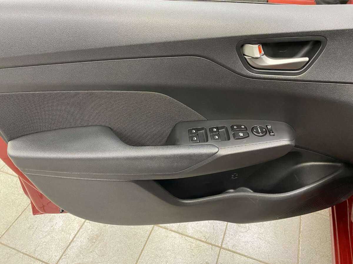 Hyundai Solaris с пробегом — 2018 год. Фото: #7