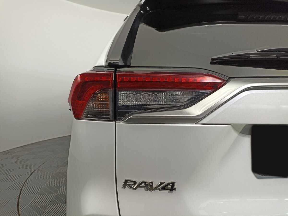 Toyota RAV4 с пробегом — 2021 год. Фото: #8