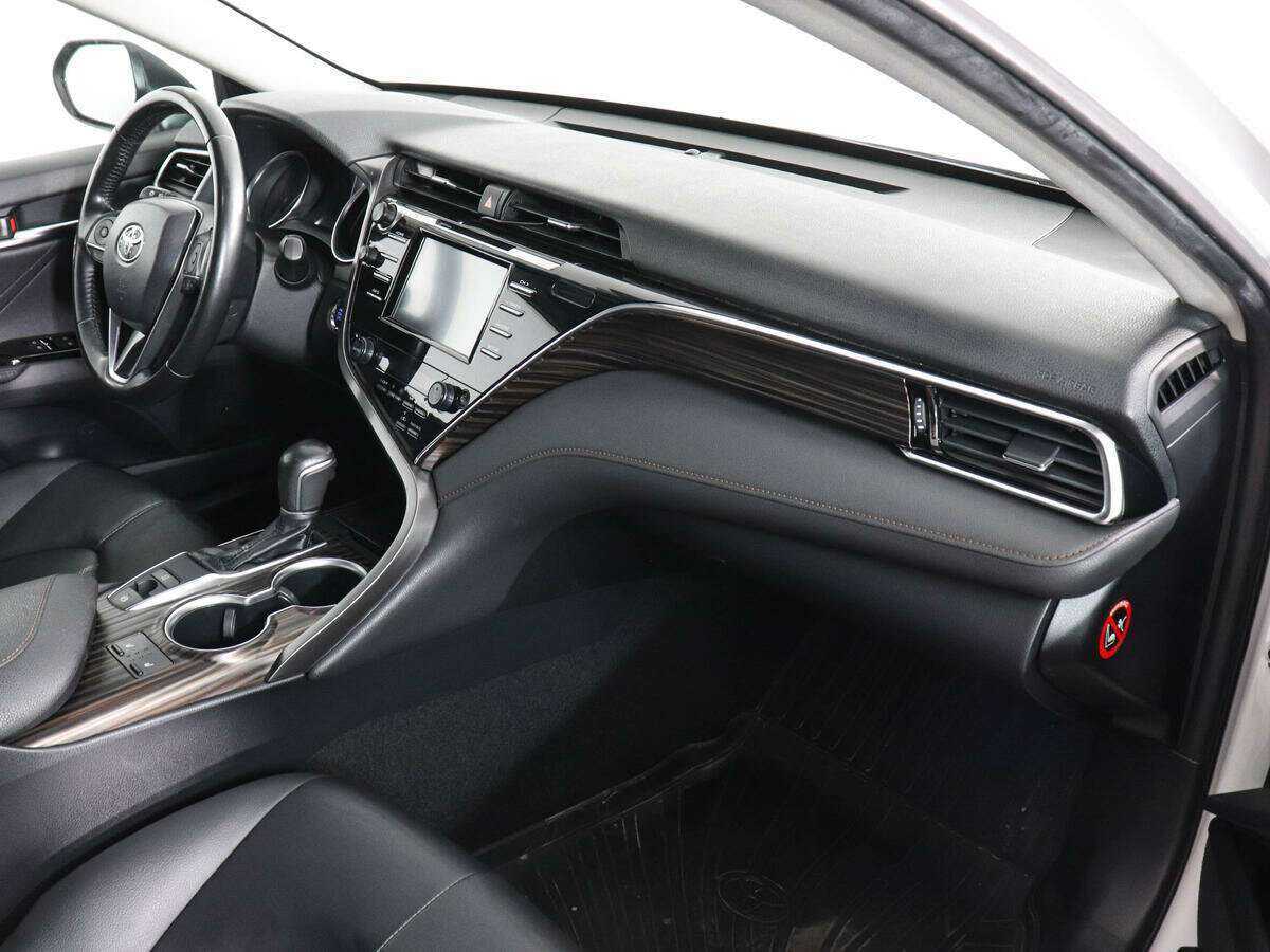 Toyota Camry с пробегом — 2019 год. Фото: #8