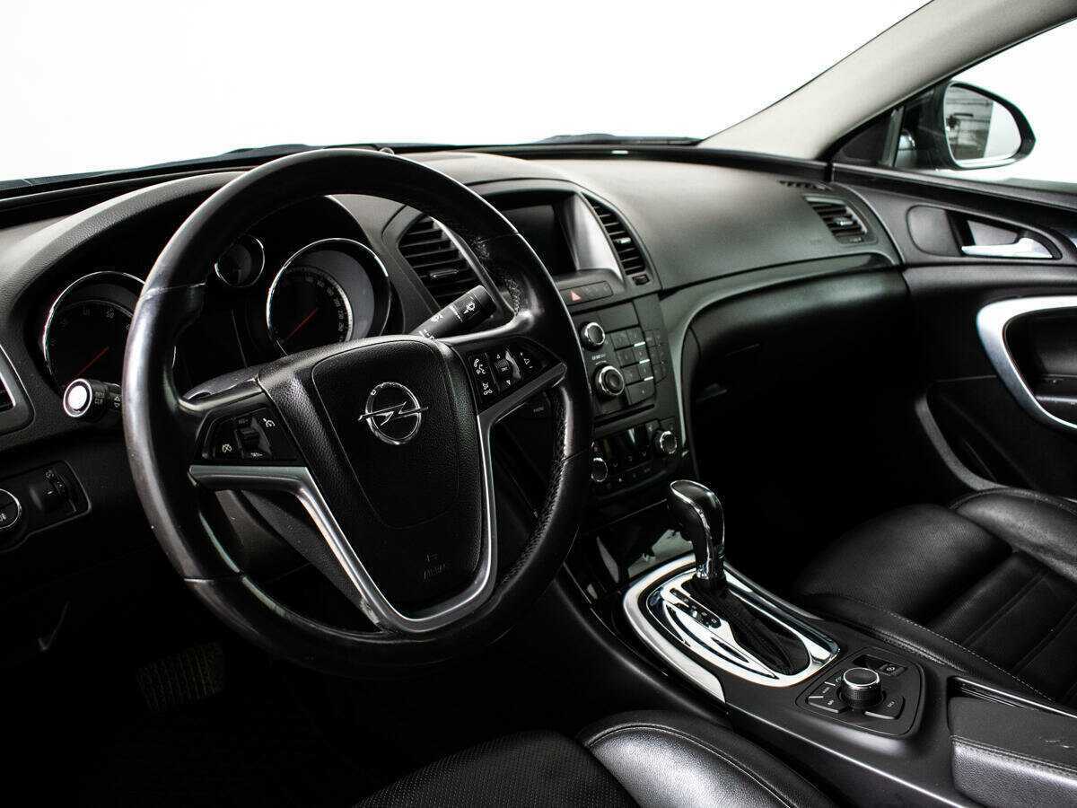 Opel Insignia с пробегом — 2011 год. Фото: #11