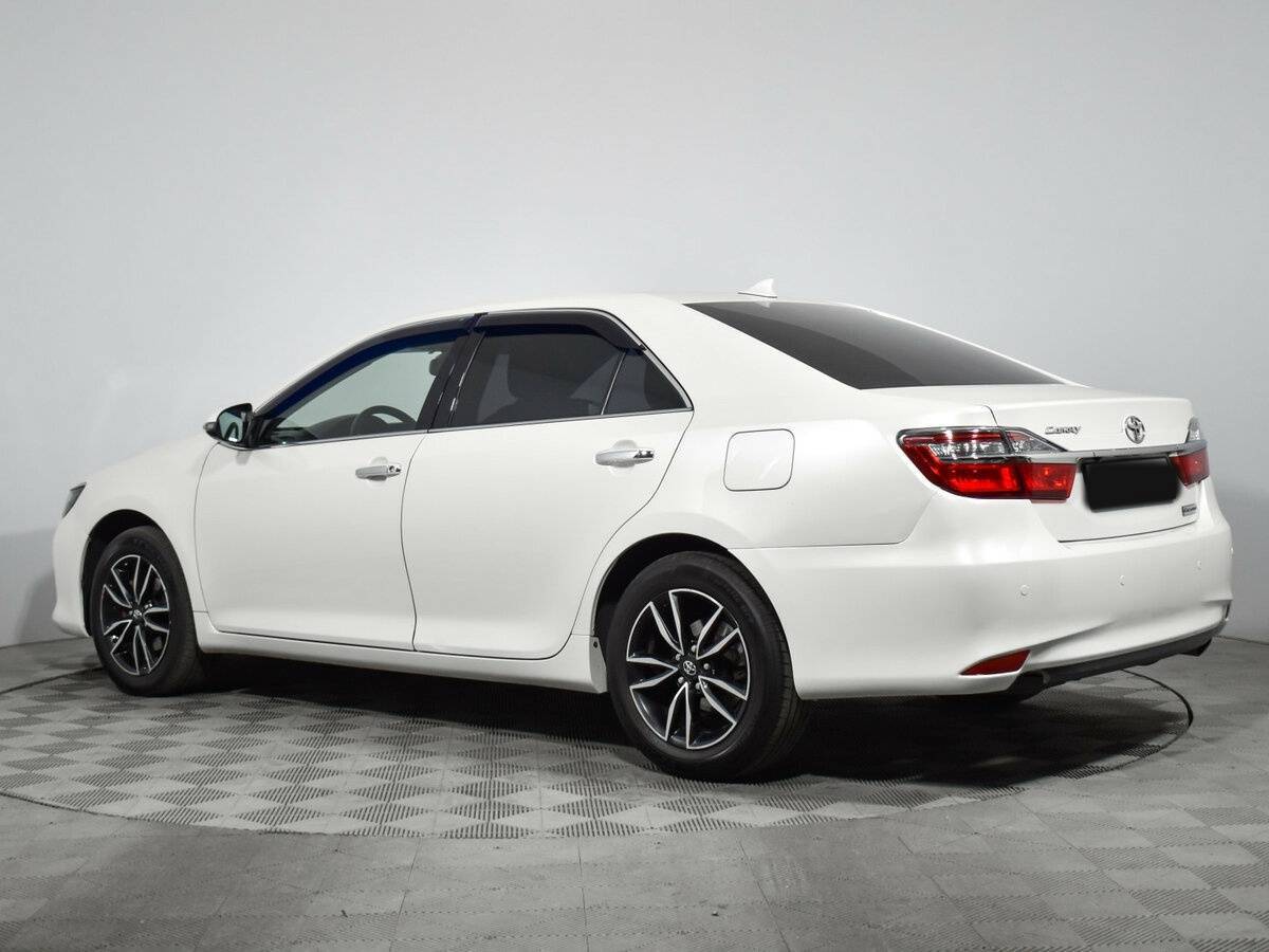 Toyota Camry с пробегом — 2018 год. Фото: #6