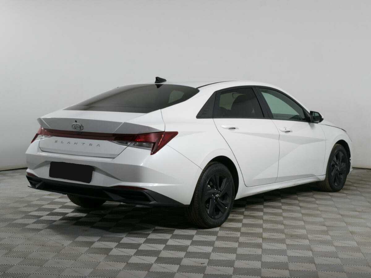 Hyundai Elantra с пробегом — 2021 год. Фото: #4