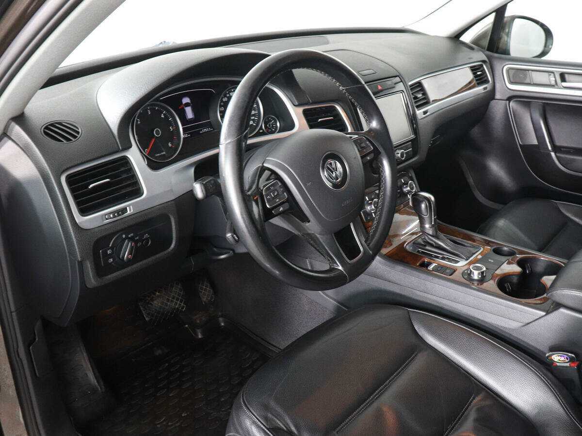 Volkswagen Touareg с пробегом — 2010 год. Фото: #8