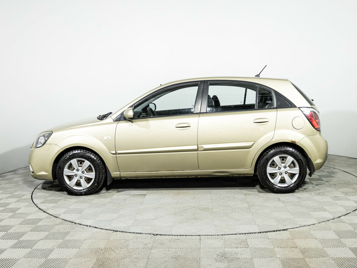 Kia Rio с пробегом — 2011 год. Фото: #7