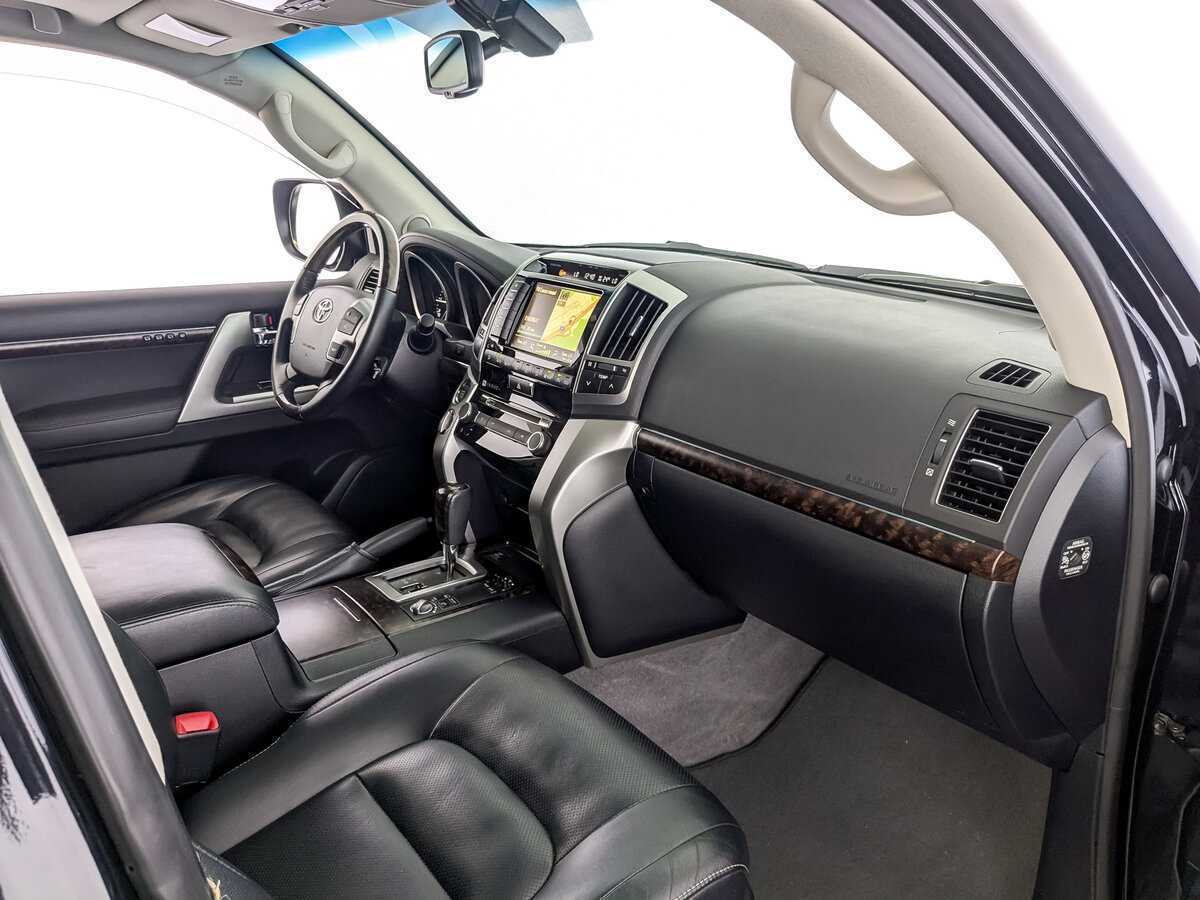 Toyota Land Cruiser с пробегом — 2014 год. Фото: #8
