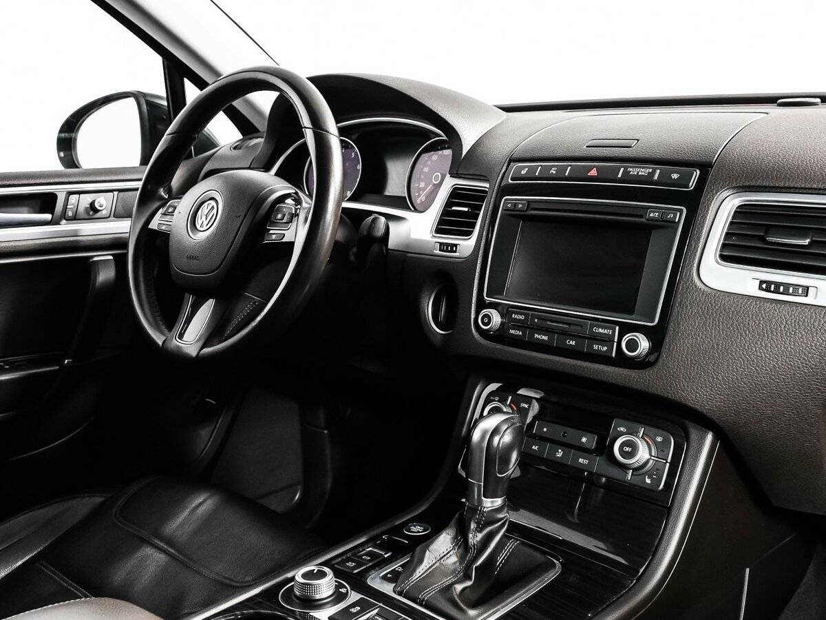 Volkswagen Touareg с пробегом — 2015 год. Фото: #8