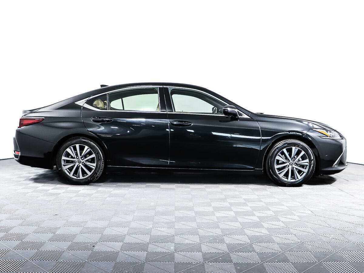 Lexus ES с пробегом — 2019 год. Фото: #3