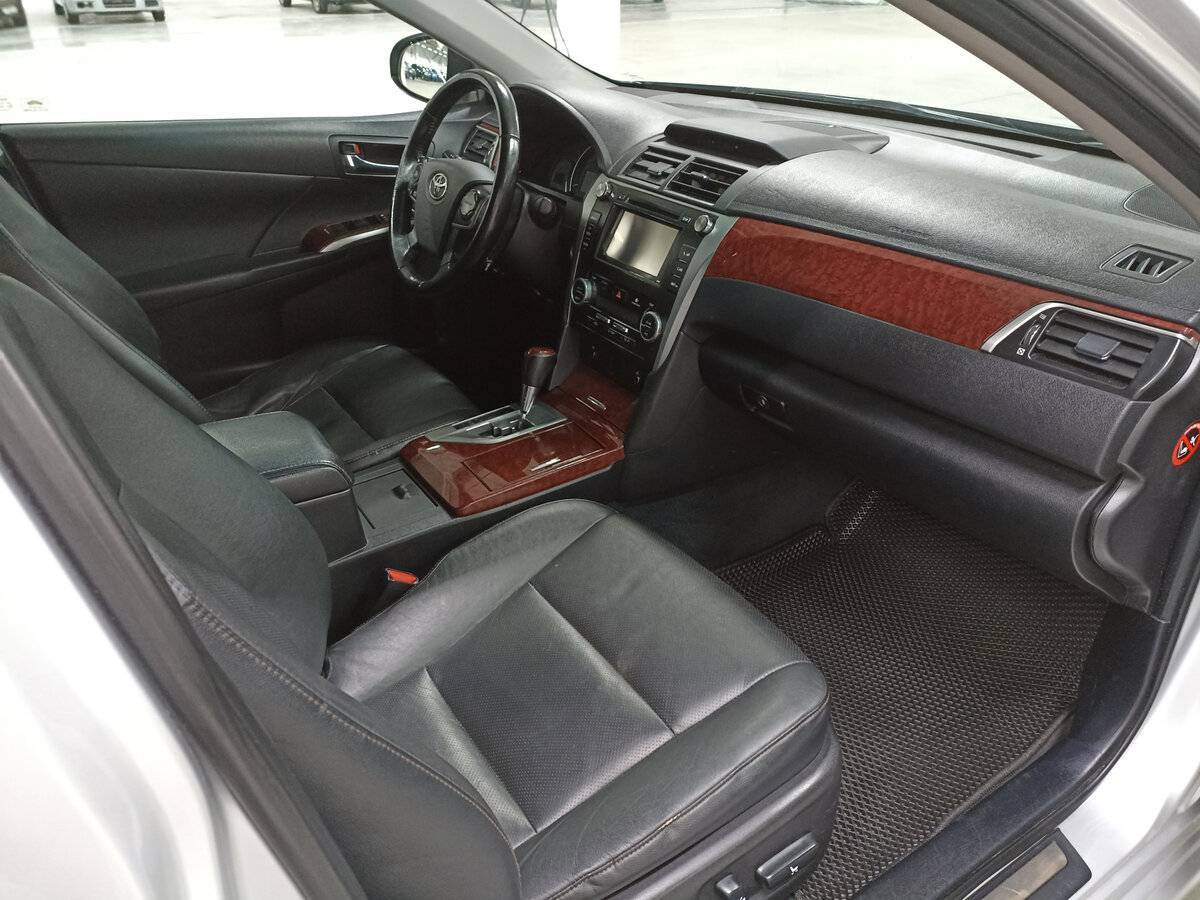 Toyota Camry с пробегом — 2014 год. Фото: #10