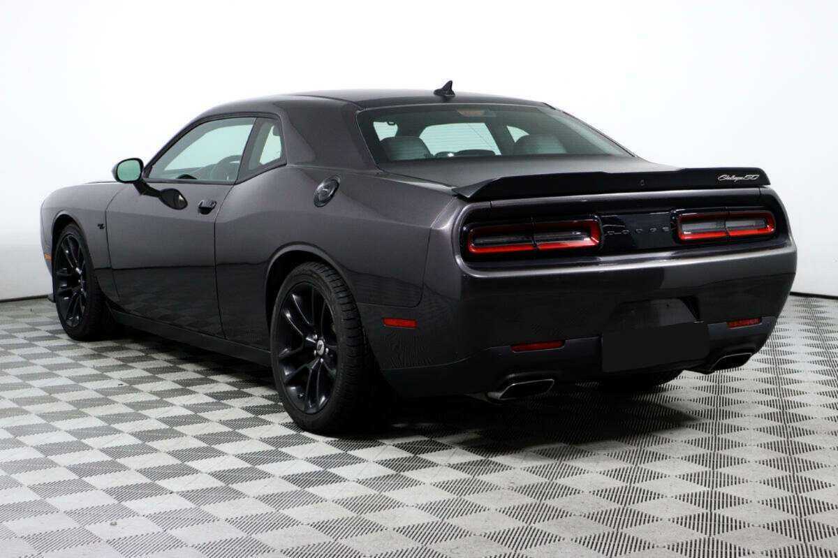 Dodge Challenger с пробегом — 2020 год. Фото: #6