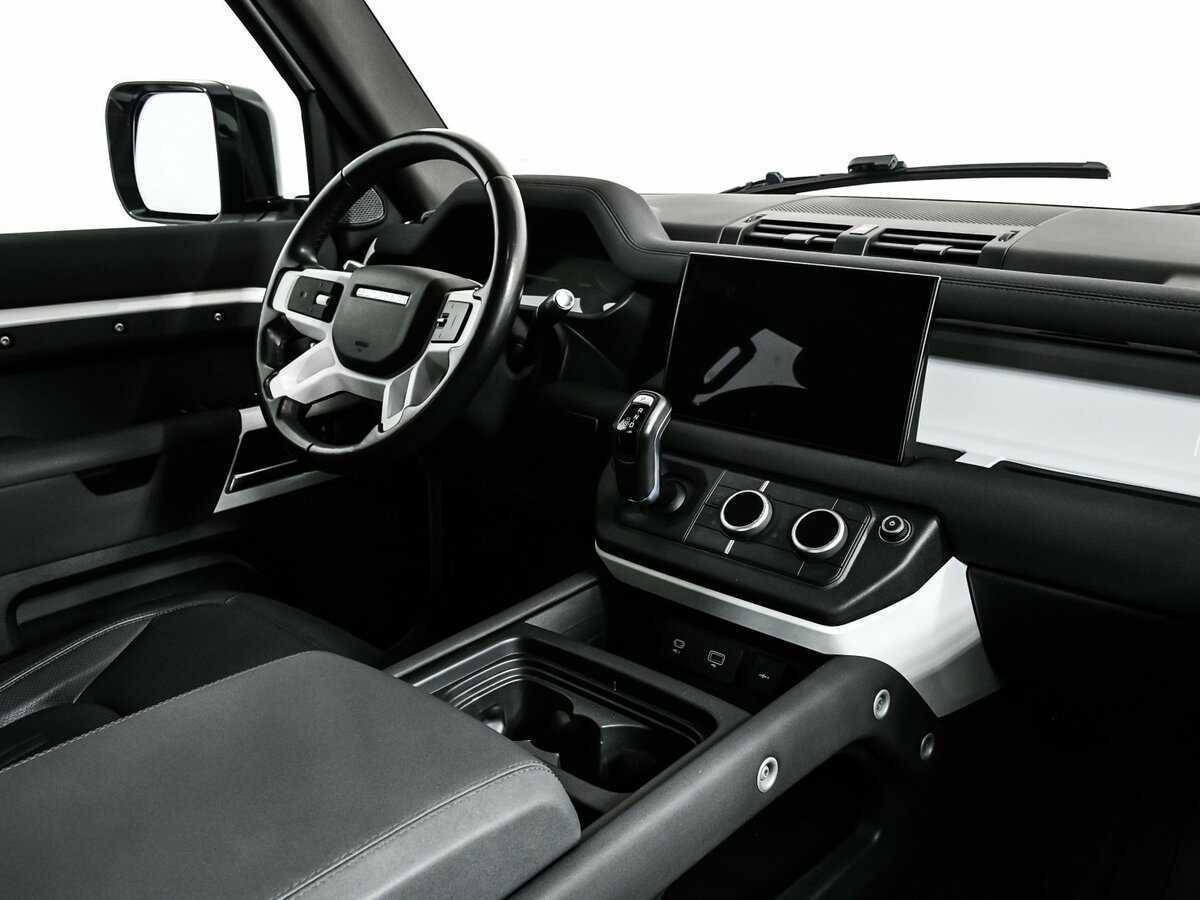 Land Rover Defender с пробегом — 2021 год. Фото: #8