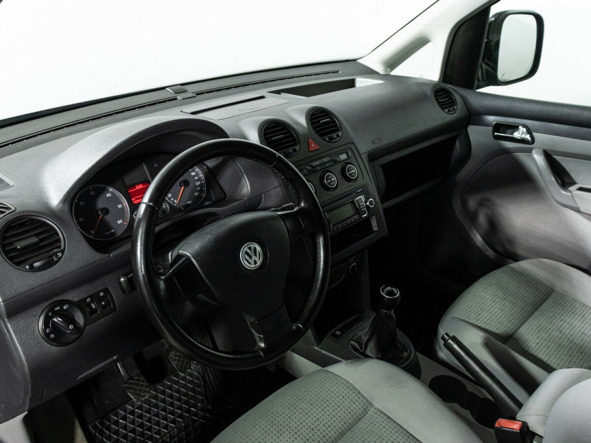 Volkswagen Caddy с пробегом — 2008 год. Фото: #8