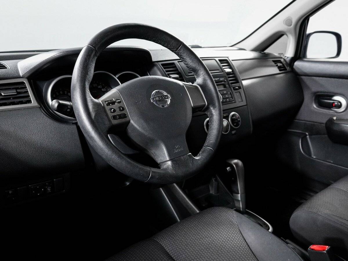 Nissan Tiida с пробегом — 2008 год. Фото: #13