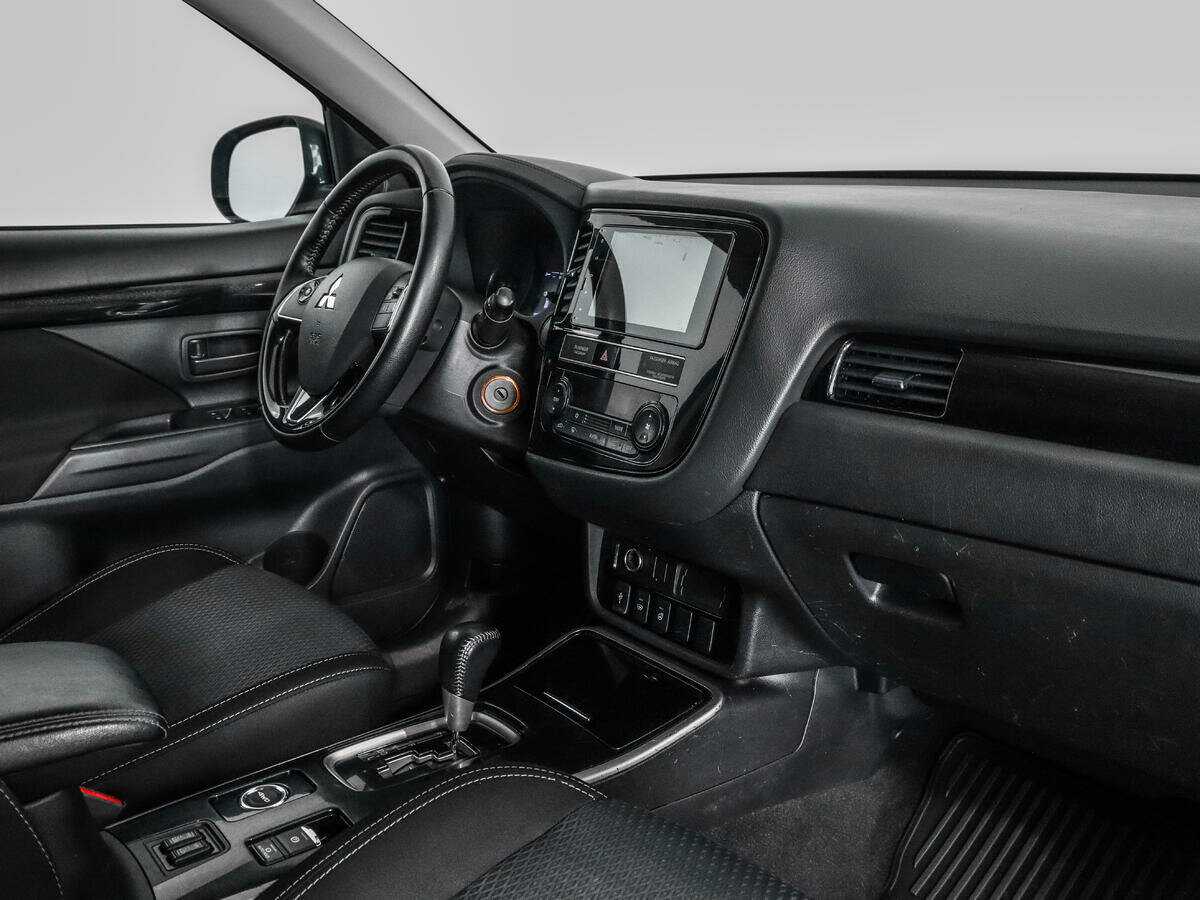 Mitsubishi Outlander с пробегом — 2018 год. Фото: #10