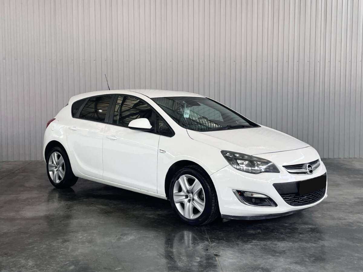 Opel Astra с пробегом — 2012 год. Фото: #2