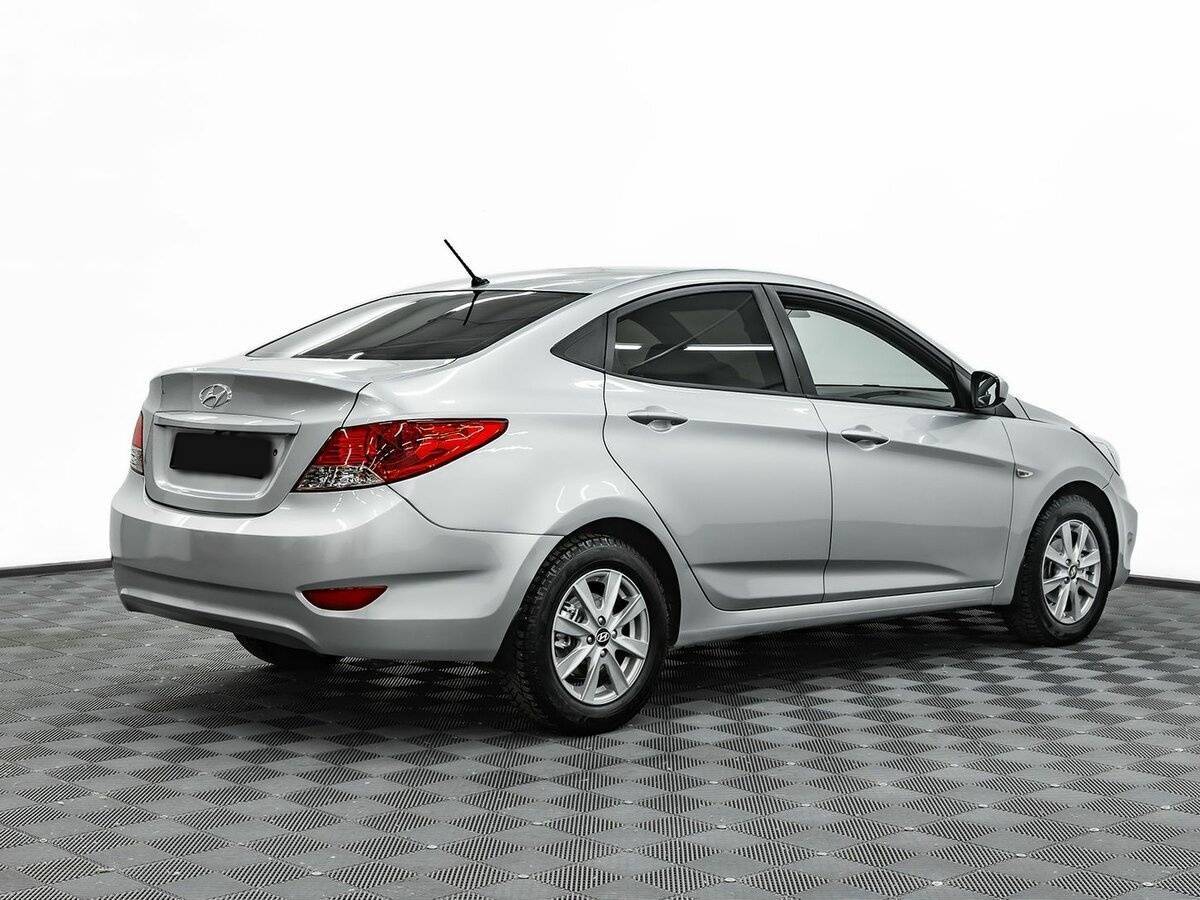 Hyundai Solaris с пробегом — 2011 год. Фото: #3