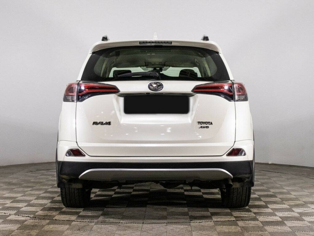 Toyota RAV4 с пробегом — 2016 год. Фото: #4