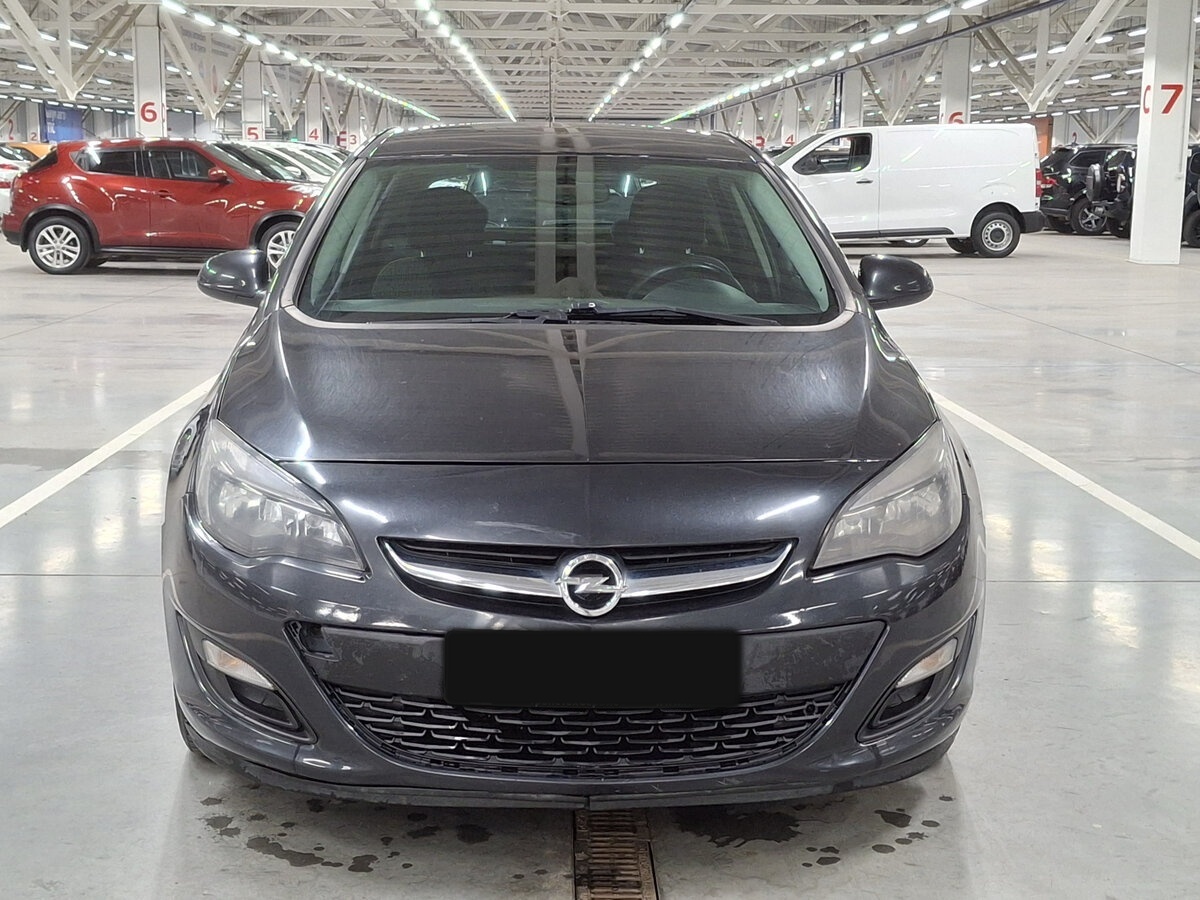 Opel Astra с пробегом — 2013 год. Фото: #1