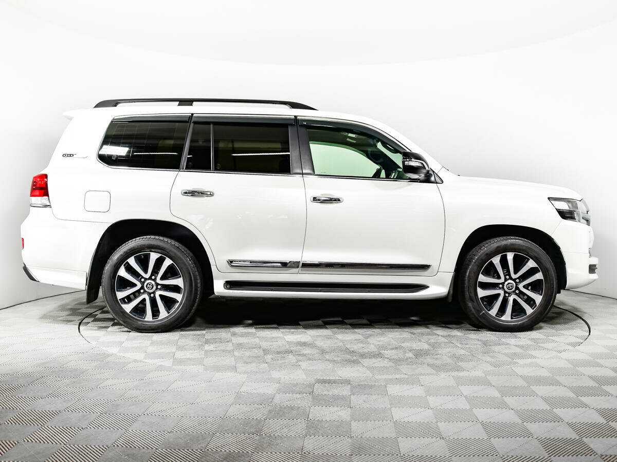 Toyota Land Cruiser с пробегом — 2017 год. Фото: #3