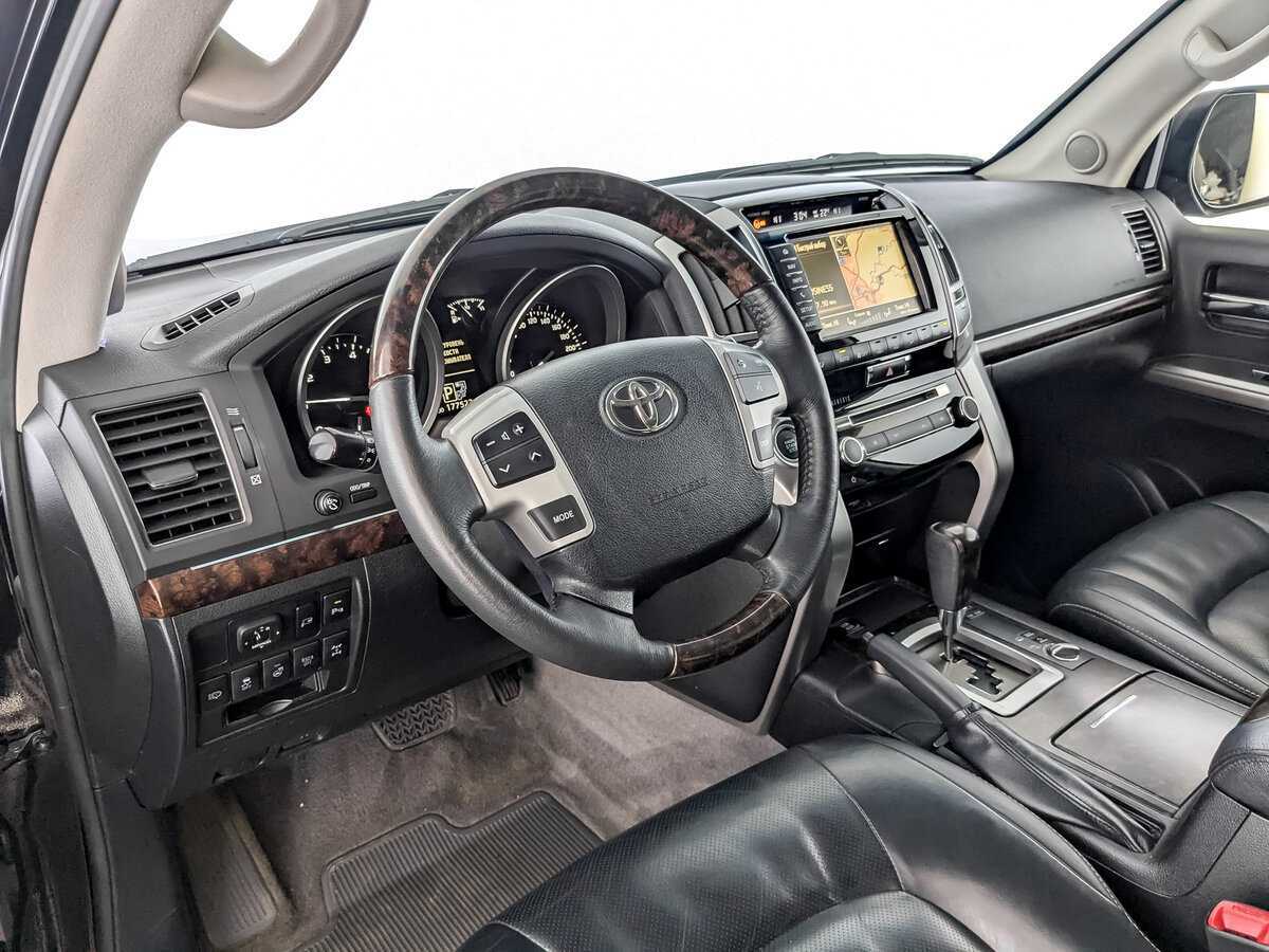Toyota Land Cruiser с пробегом — 2015 год. Фото: #15