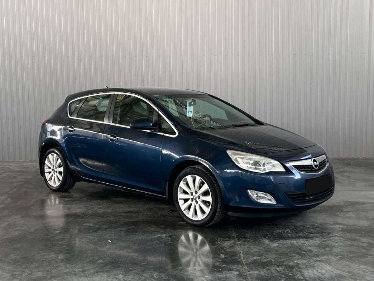 Opel Astra с пробегом — 2011 год. Фото: #2