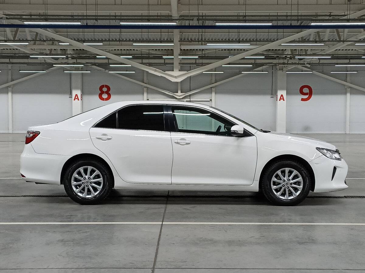 Toyota Camry с пробегом — 2016 год. Фото: #3