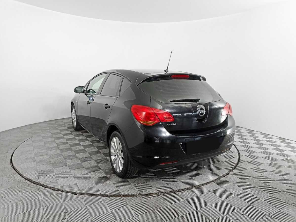 Opel Astra с пробегом — 2011 год. Фото: #6