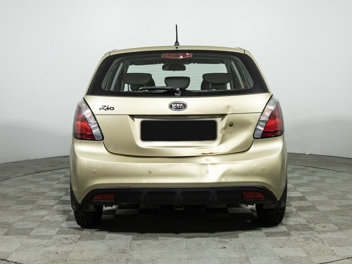 Kia Rio с пробегом — 2011 год. Фото: #5