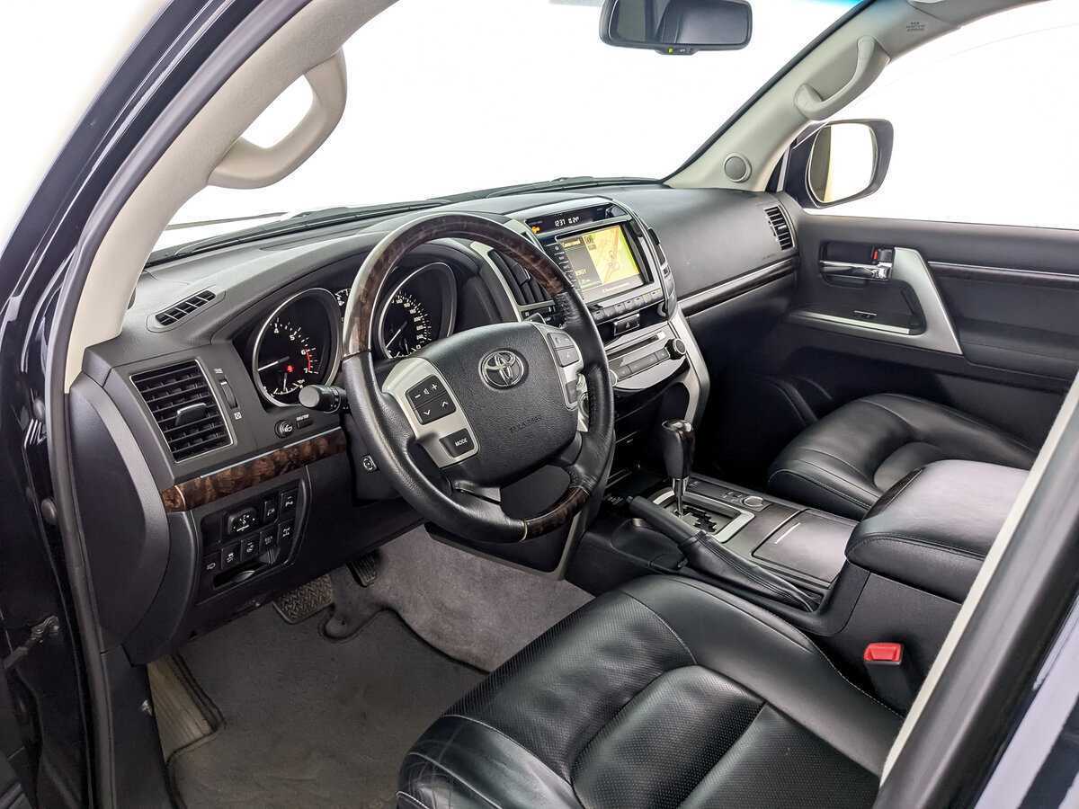 Toyota Land Cruiser с пробегом — 2014 год. Фото: #12