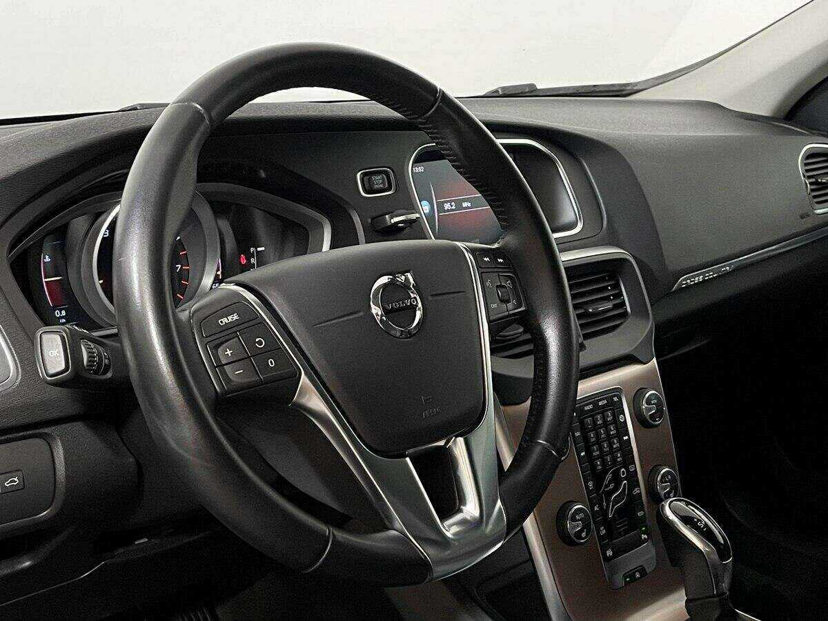 Volvo V40 Cross Country с пробегом — 2018 год. Фото: #13