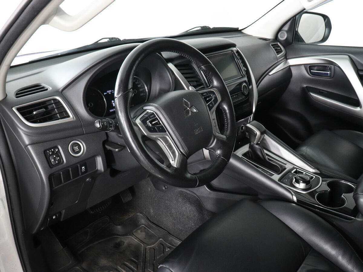 Mitsubishi Pajero Sport с пробегом — 2018 год. Фото: #8