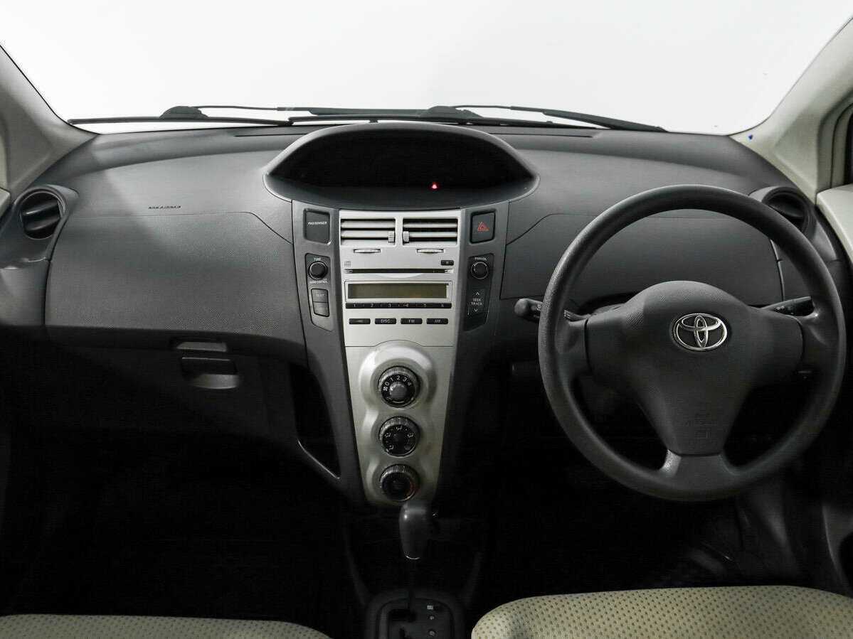 Toyota Vitz с пробегом — 2005 год. Фото: #11