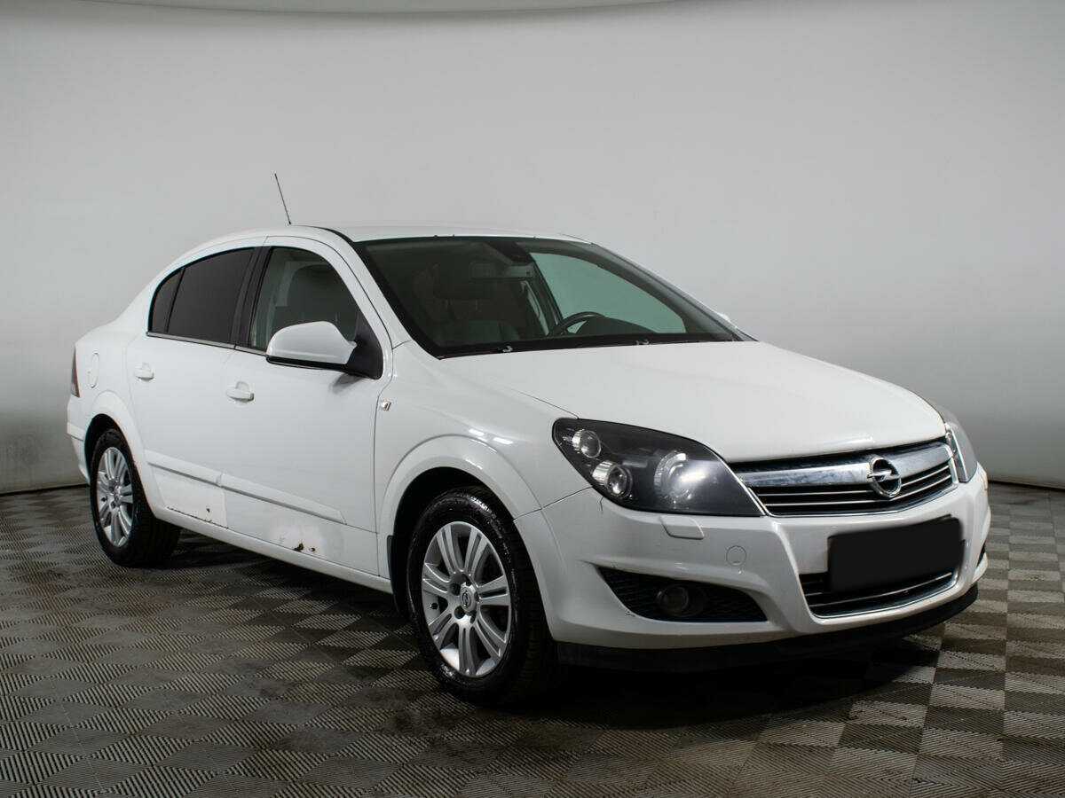 Opel Astra с пробегом — 2011 год. Фото: #2