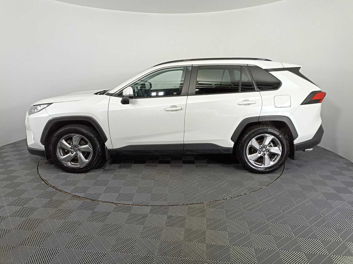 Toyota RAV4 с пробегом — 2021 год. Фото: #7