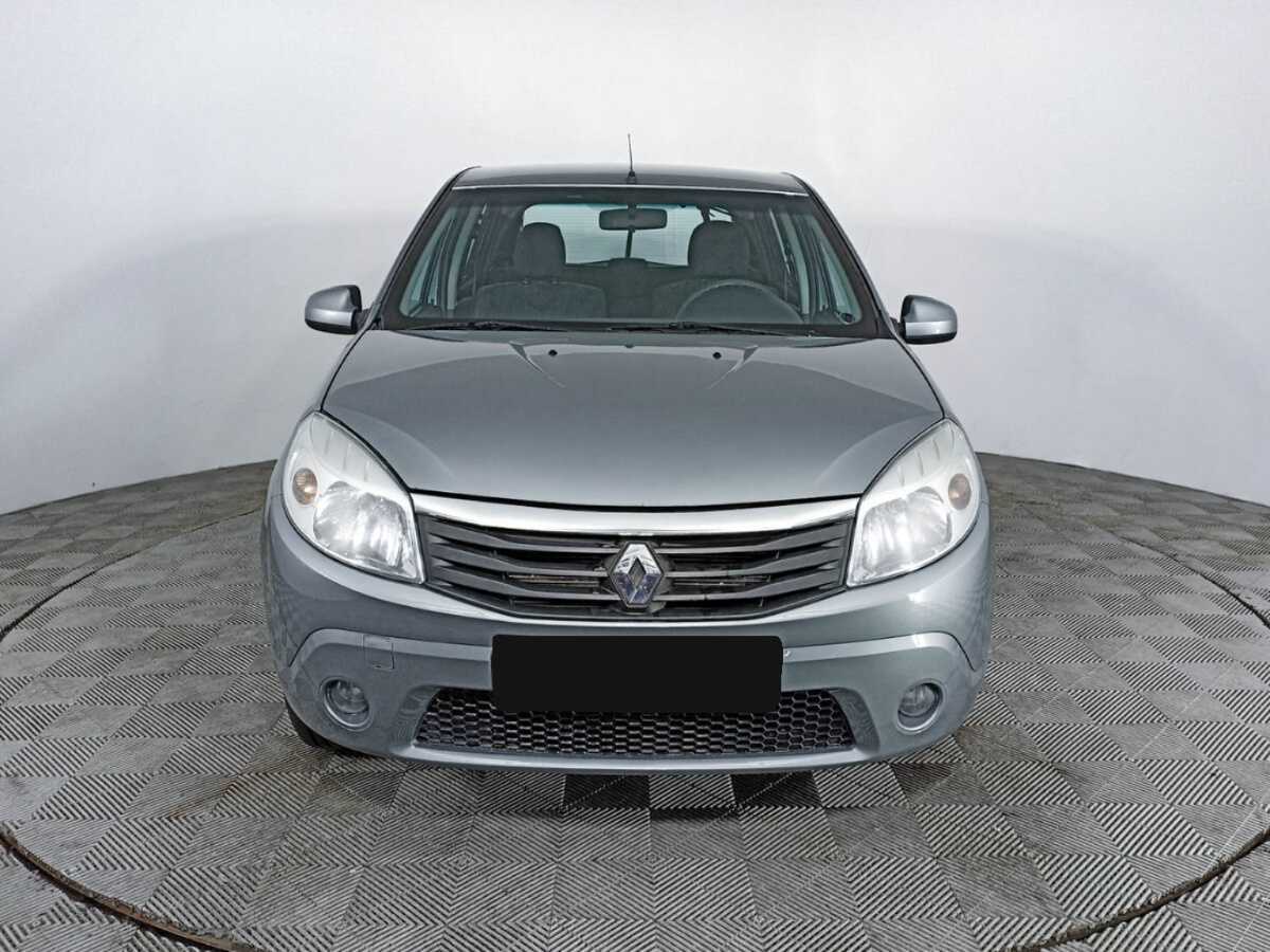 Renault Sandero с пробегом — 2011 год. Фото: #1