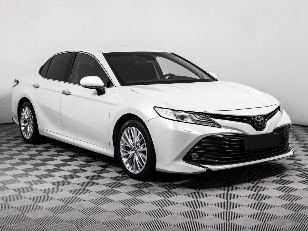 Toyota Camry с пробегом — 2018 год. Фото: #2