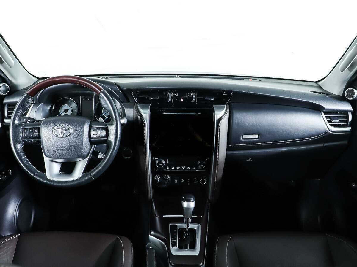 Toyota Fortuner с пробегом — 2018 год. Фото: #8