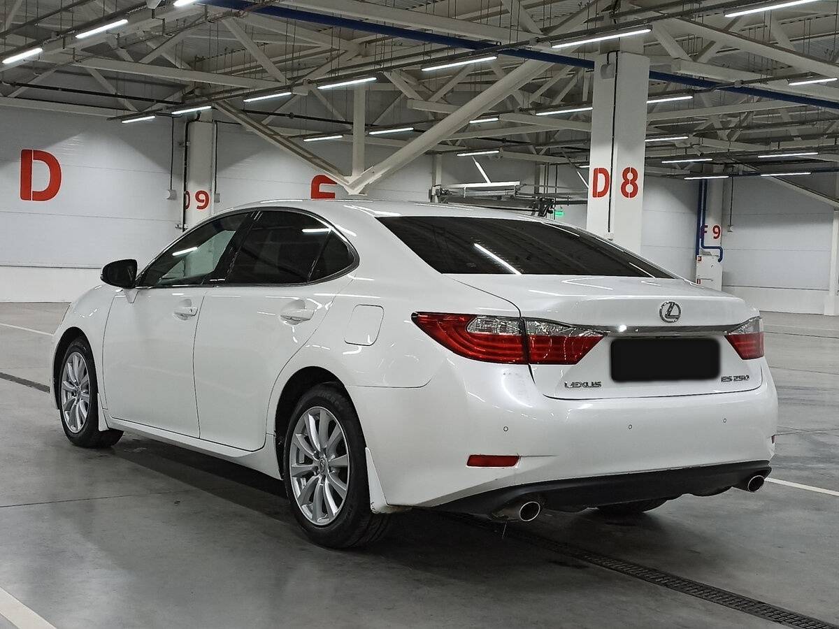 Lexus ES с пробегом — 2013 год. Фото: #6