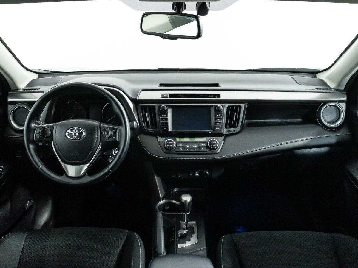Toyota RAV4 с пробегом — 2017 год. Фото: #11