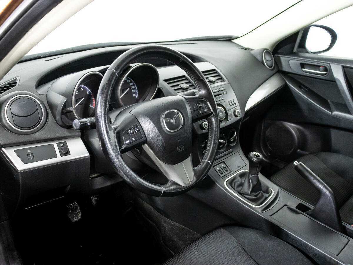 Mazda 3 с пробегом — 2011 год. Фото: #10