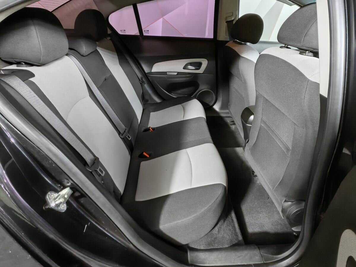 Chevrolet Cruze с пробегом — 2011 год. Фото: #11