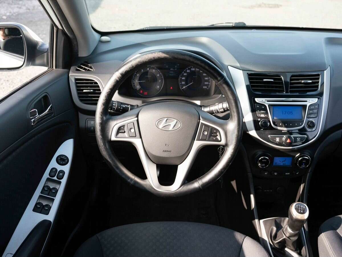 Hyundai Solaris с пробегом — 2014 год. Фото: #14