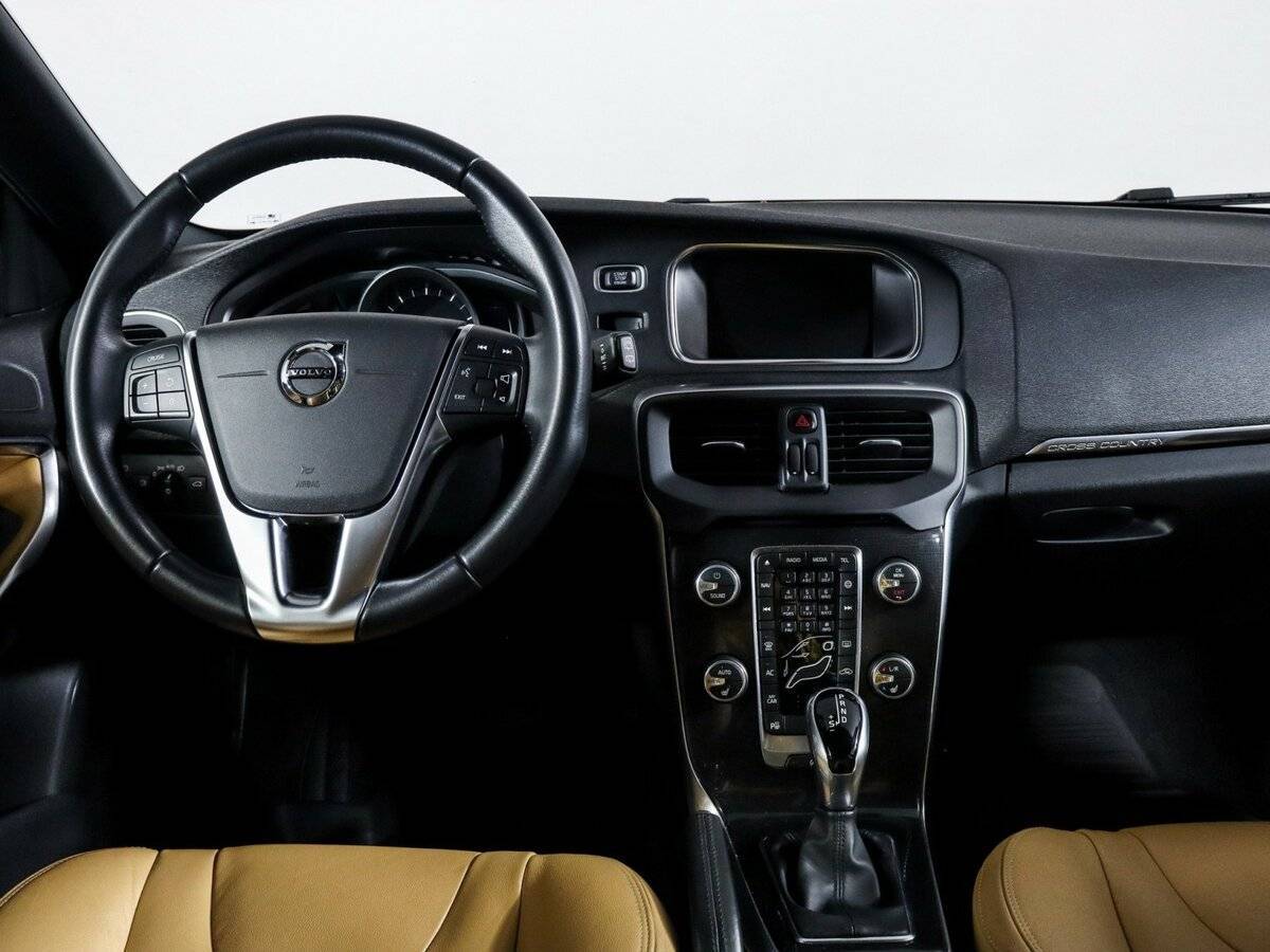 Volvo V40 Cross Country с пробегом — 2018 год. Фото: #11