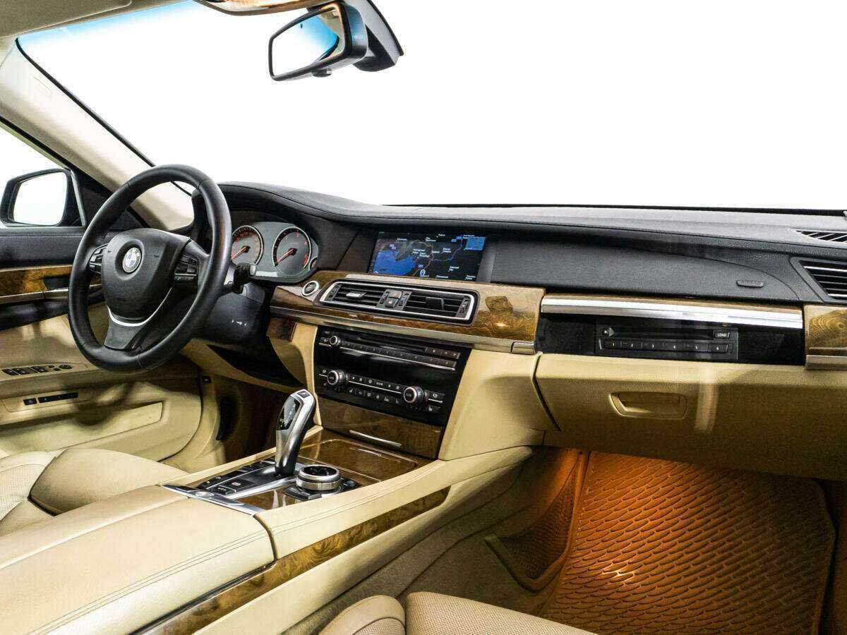 BMW 7 серии с пробегом — 2011 год. Фото: #8
